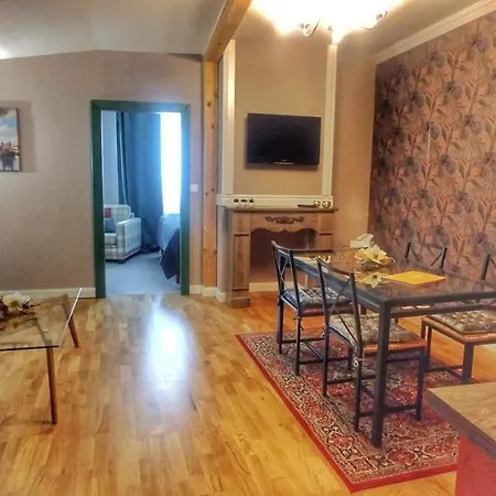 מלון Hotel Telc 4*